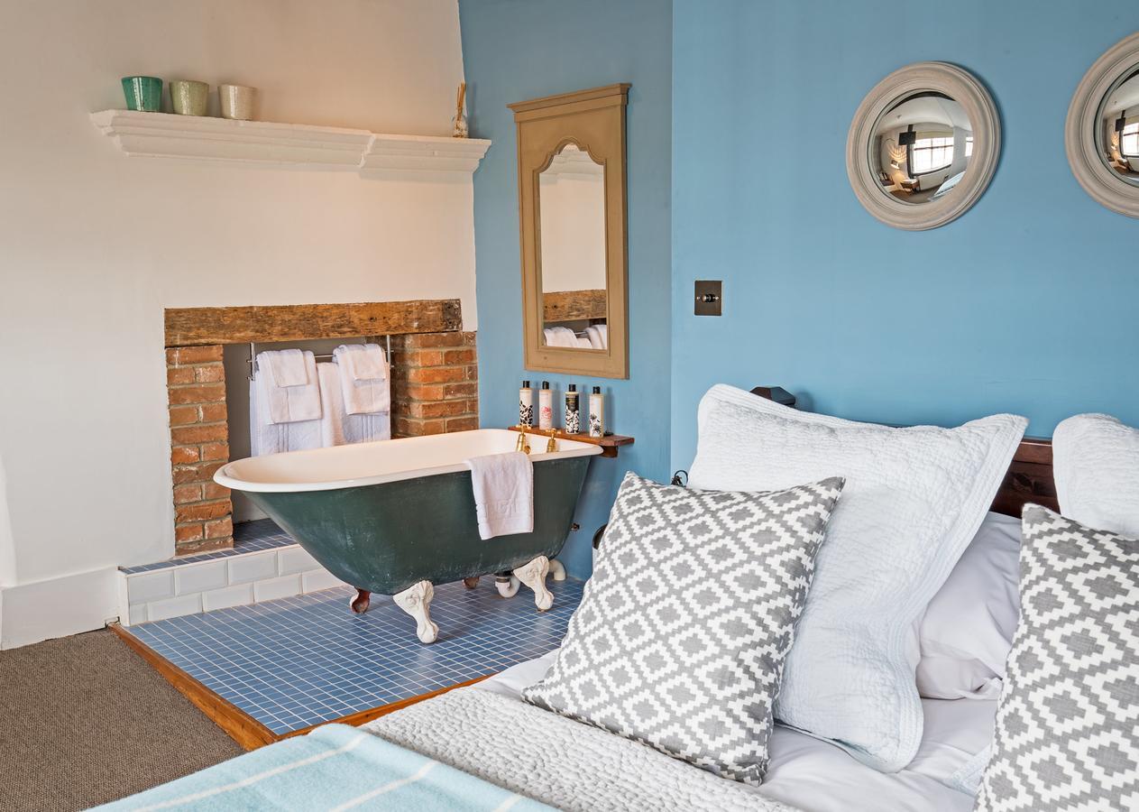 The George And Dragon Bed & Breakfast Marlborough Exterior photo